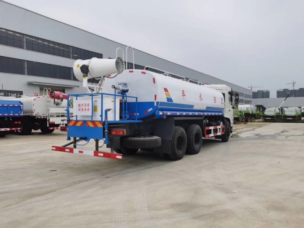 東風專底后八輪（20噸）灑水車