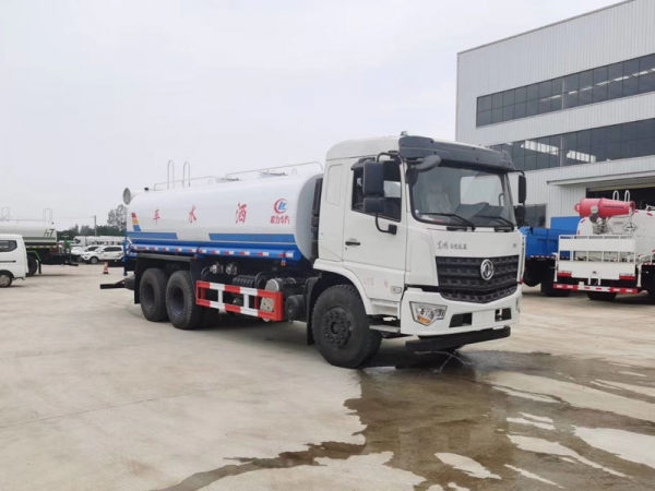東風專底后八輪（20噸）灑水車