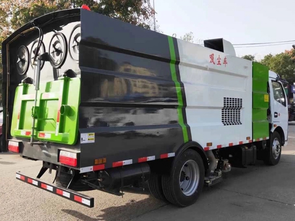 東風小多利卡吸塵車(1方水罐4方塵罐)