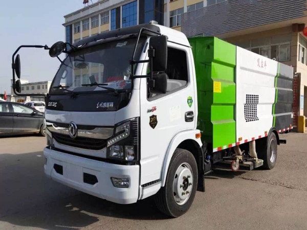 東風大多利卡吸塵車(1.5方水罐6方塵罐)