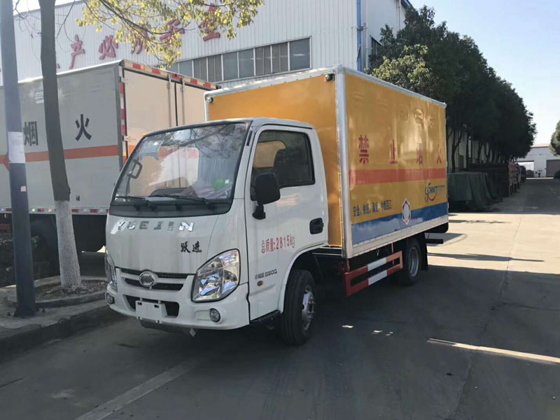 躍進3.3米汽油（藍(lán)牌）氣體廂式車