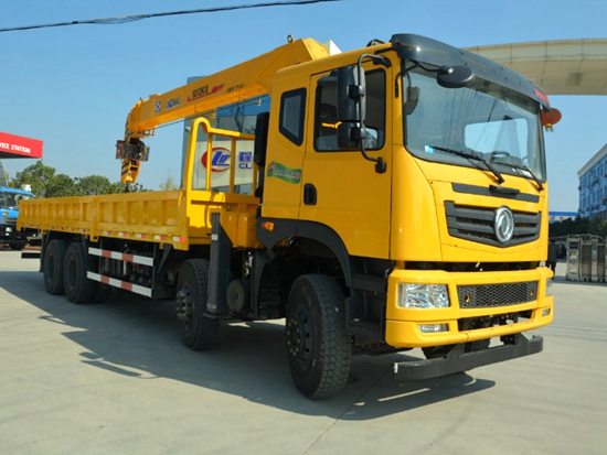 東風T5前四后八16噸隨車吊現(xiàn)車