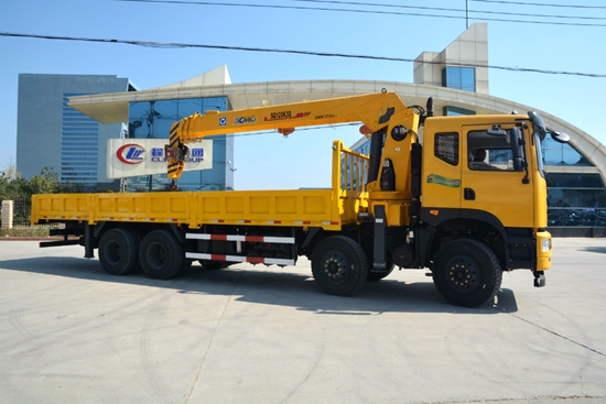 東風T5前四后八16噸隨車吊現(xiàn)車