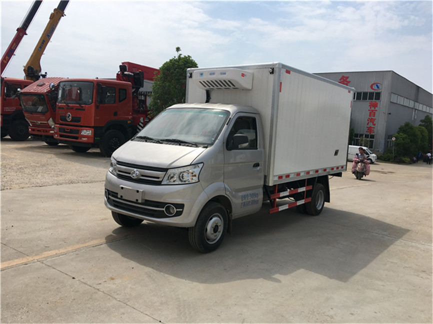 長(zhǎng)安跨越王后雙輪 3.35米冷藏車(chē)