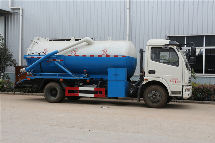 東風(fēng)多利卡8方吸污車