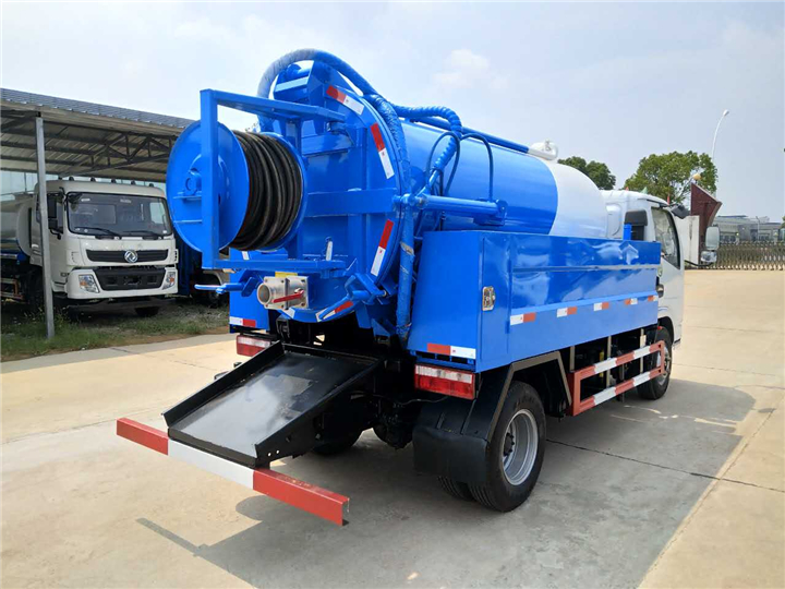 東風(fēng)小多利卡吸污車