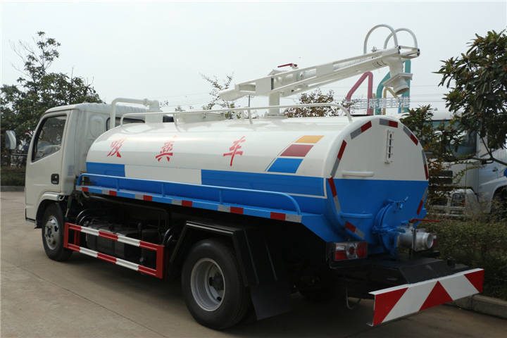 東風小卡國五4.5方吸糞車