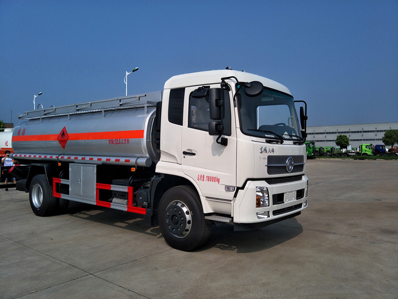 東風(fēng)天錦10噸油罐車