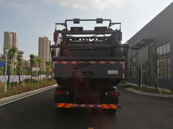 福田瑞沃國(guó)六12方無泄漏高位掛桶壓縮式垃圾車