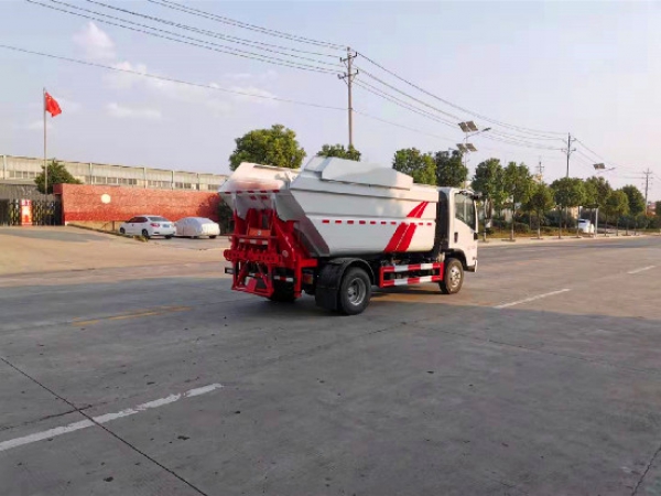 五十鈴100p國(guó)六無泄漏后高位掛桶壓縮垃圾車