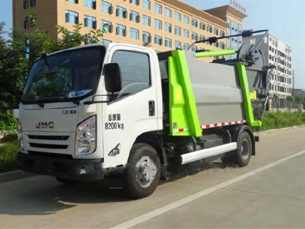 江鈴凱銳國(guó)六8方無(wú)泄漏壓縮式垃圾車(chē)