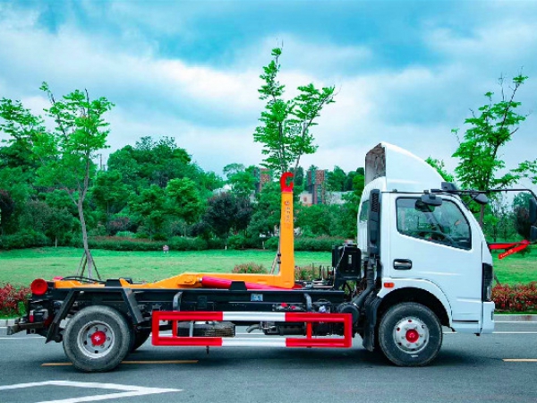 國六東風多利卡8方車廂可卸式（鉤臂）垃圾車