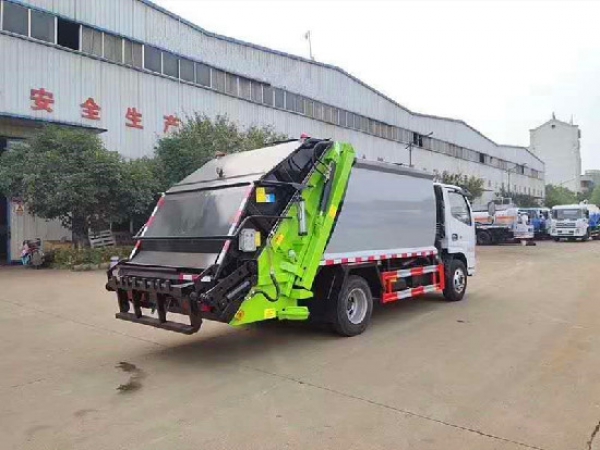 東風(fēng)多利卡國(guó)六6方壓縮式垃圾車