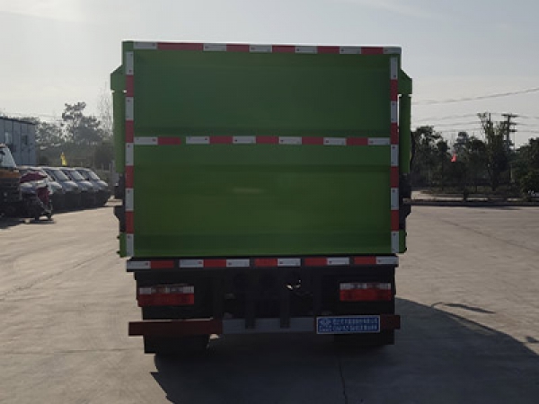 東風小多利卡國六7.5方側裝壓縮垃圾車