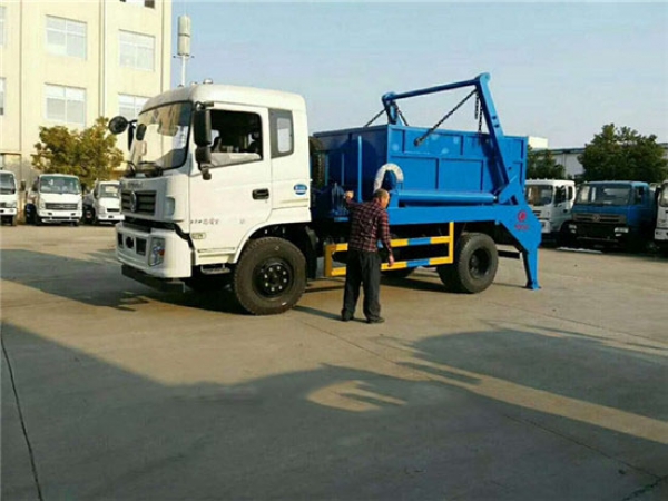 東風153擺臂式垃圾車(8-10方)