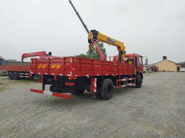 東風(fēng)D912單橋6.3噸隨車吊