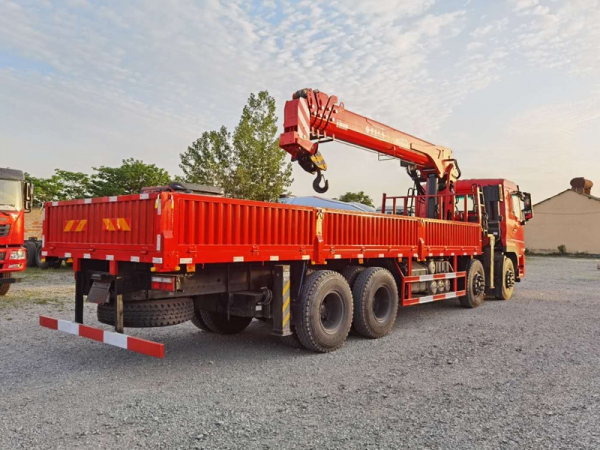 東風D7前四后八12-16噸隨車吊