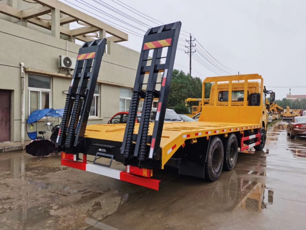 東風D17-H后八輪平板拖車