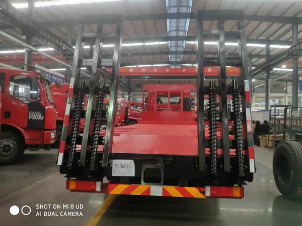 東風齊星前四后八挖機平板拖車