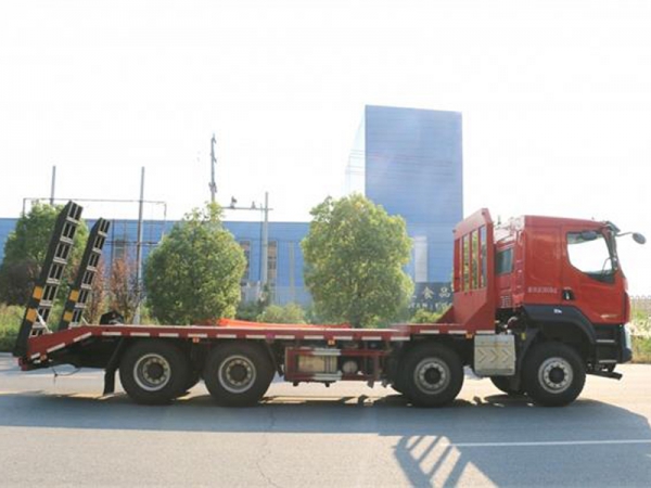 （國六）柳汽前四后八平板運(yùn)輸車