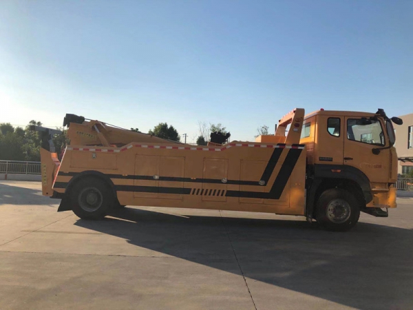 國六重汽豪瀚13噸拖吊聯體清障車