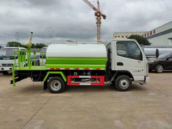 凱馬3-5噸灑水車