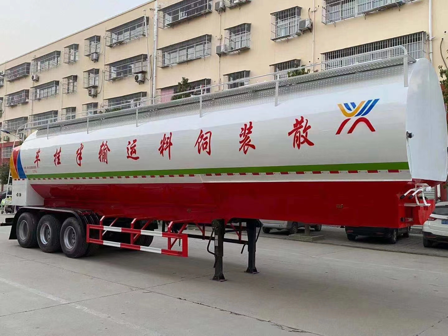 13米半掛65方飼料運輸車