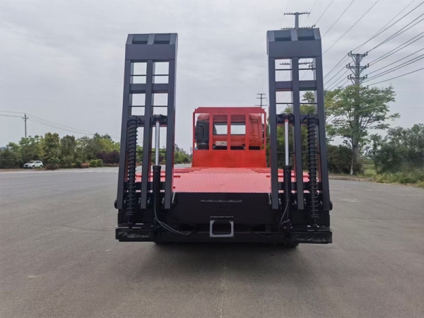 國六東風天龍前四后八平板運輸車,挖機拖車價格