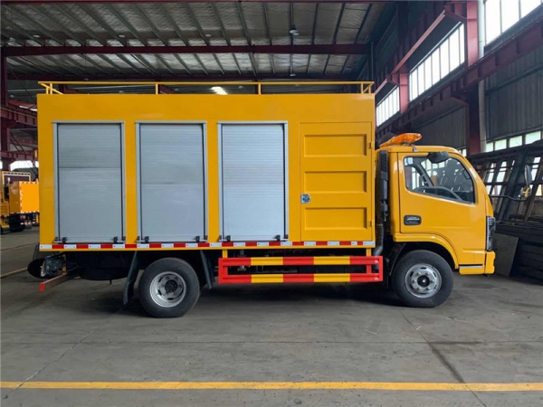 東風小多利卡6方污水處理車,凈化車