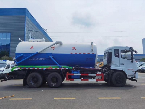 東風D17后雙橋18方吸污車,配水循環(huán)泵加10米吸污帶。