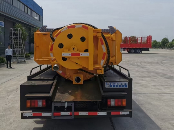 江鈴順達(dá)5方清洗吸污車，地下室專用