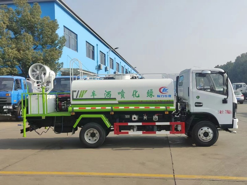 小多利卡5噸綠化噴灑車(chē),30米打藥車(chē)