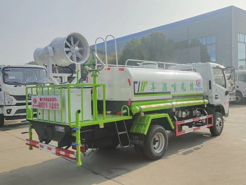 小多利卡5噸綠化噴灑車(chē),30米打藥車(chē)