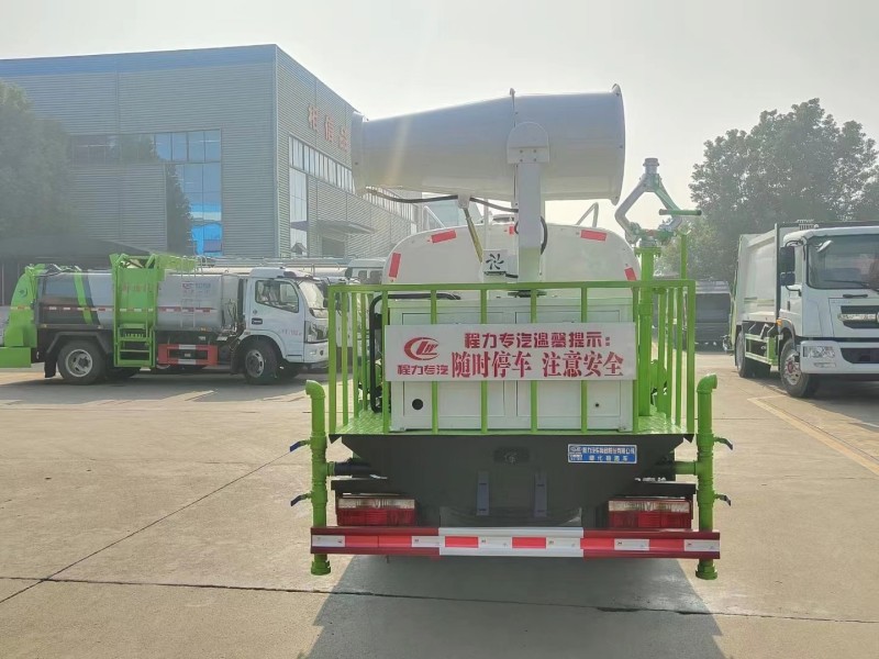 小多利卡5噸綠化噴灑車(chē),30米打藥車(chē)