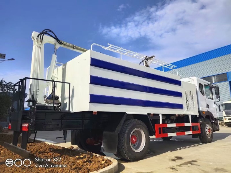 東風D9光伏板清洗車