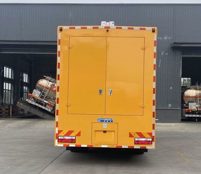 D9  2000-4000方排水車