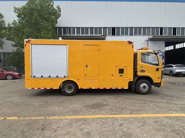 多利卡2000-3000方救險車